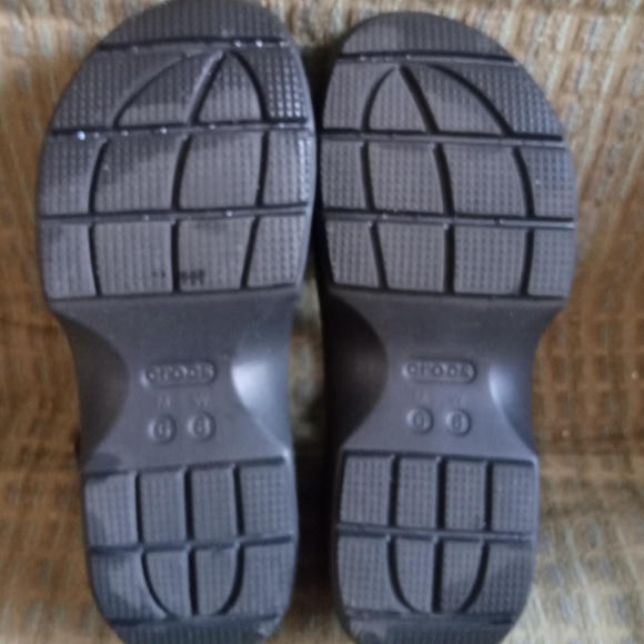 NWT Crocs Black Platform - Picture 4 of 5